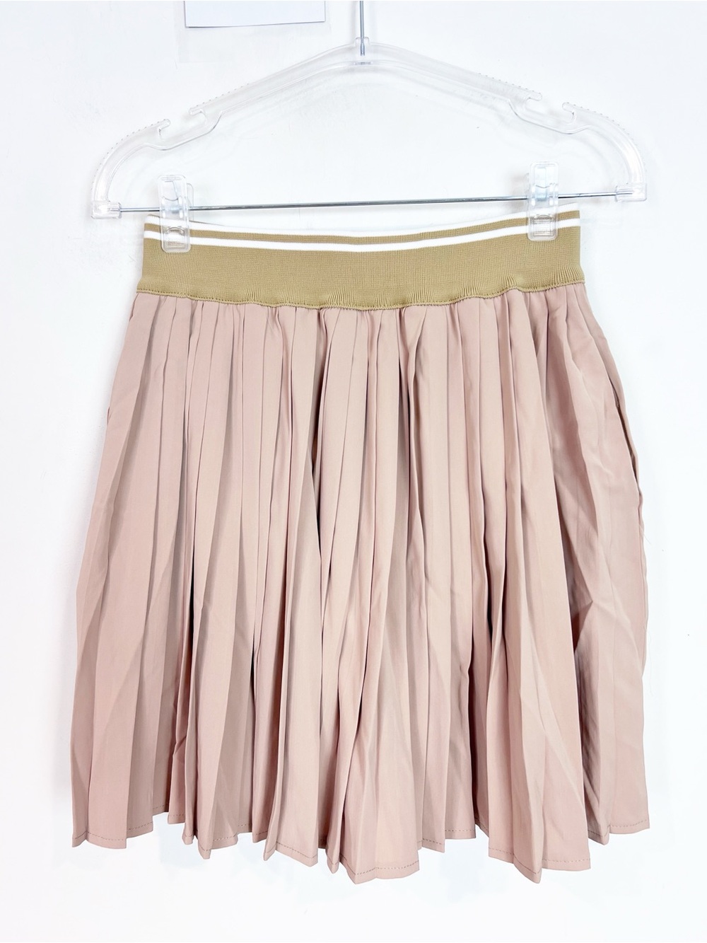OYROSY TAN WITH WHITE TRIM PLEATED ELASTIC WAIST SKIRT SZ MEDIUM